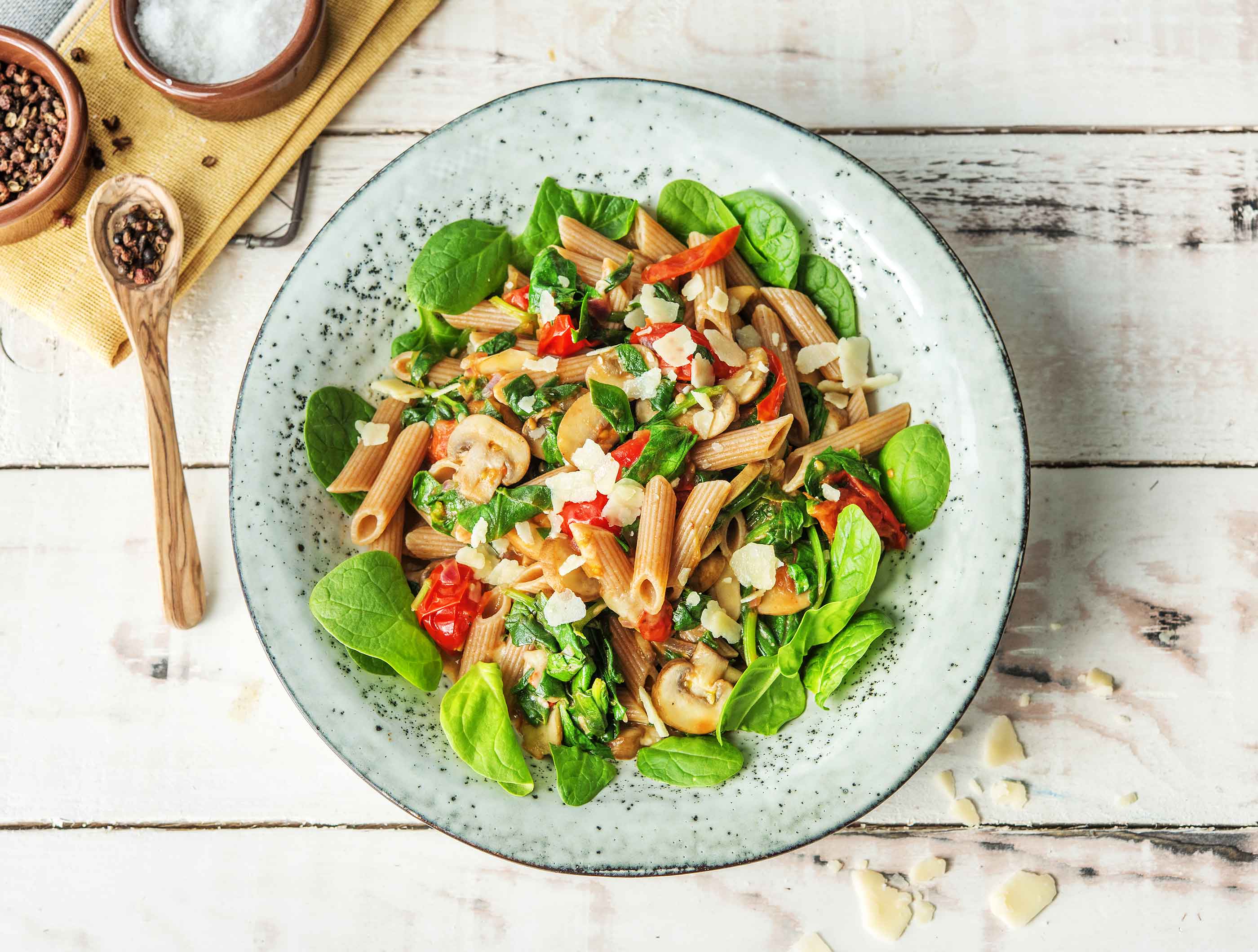 Penne van boekwijt en lijnzaad met groenten