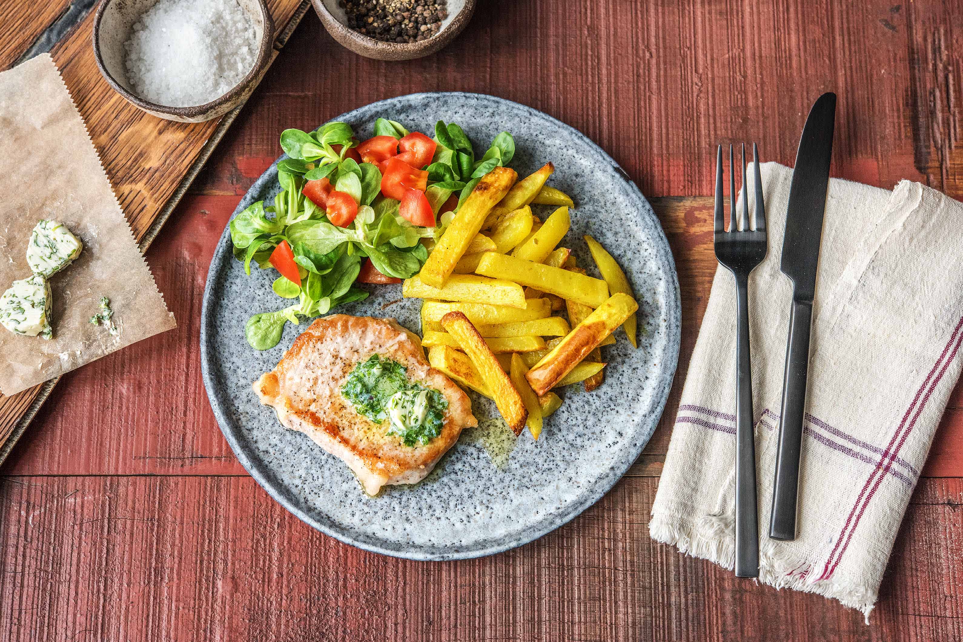 Schweinesteak mit selbstgemachten Pommes