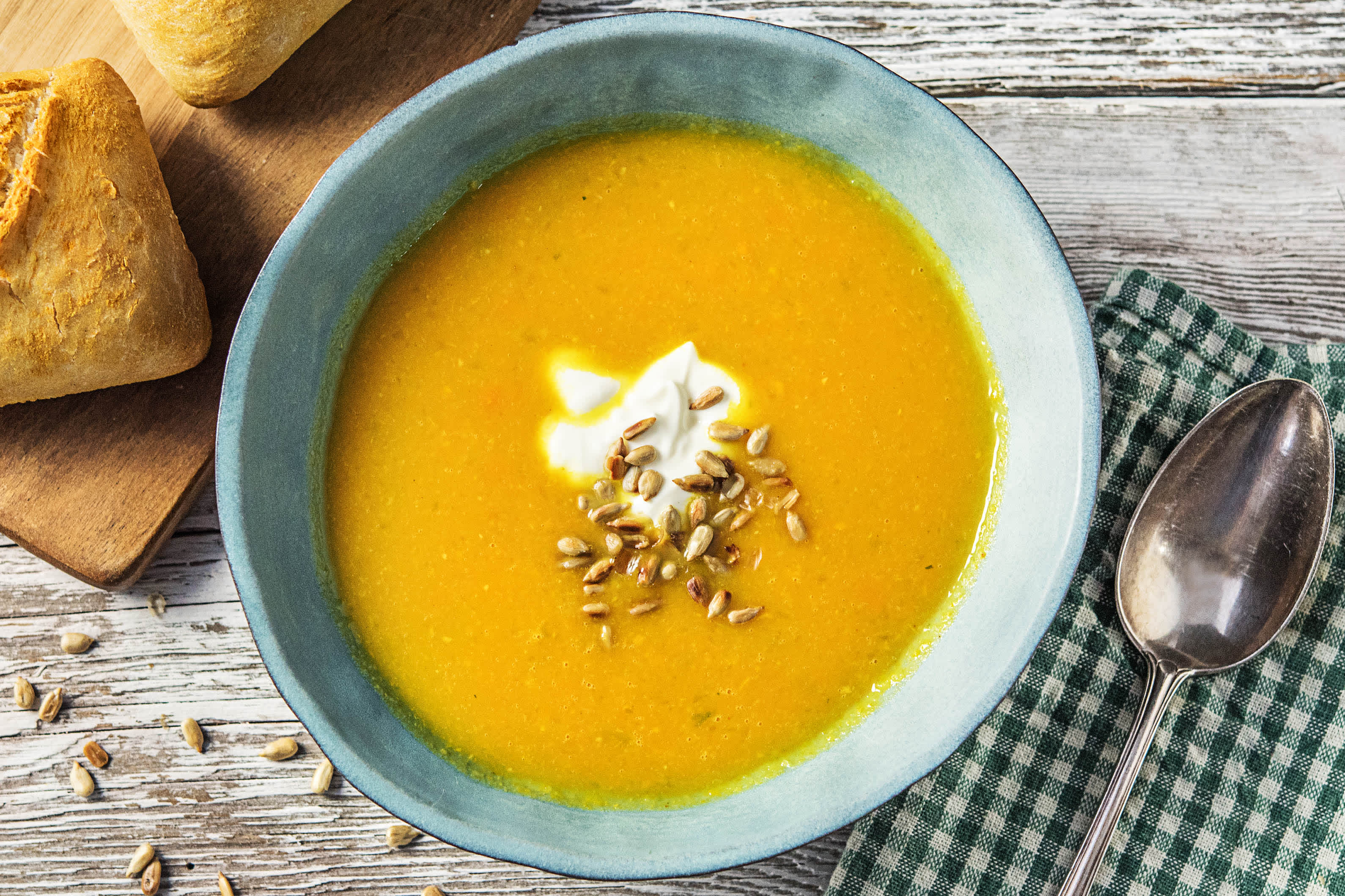 Soupe de patates douces et de carottes au yaourt frais
