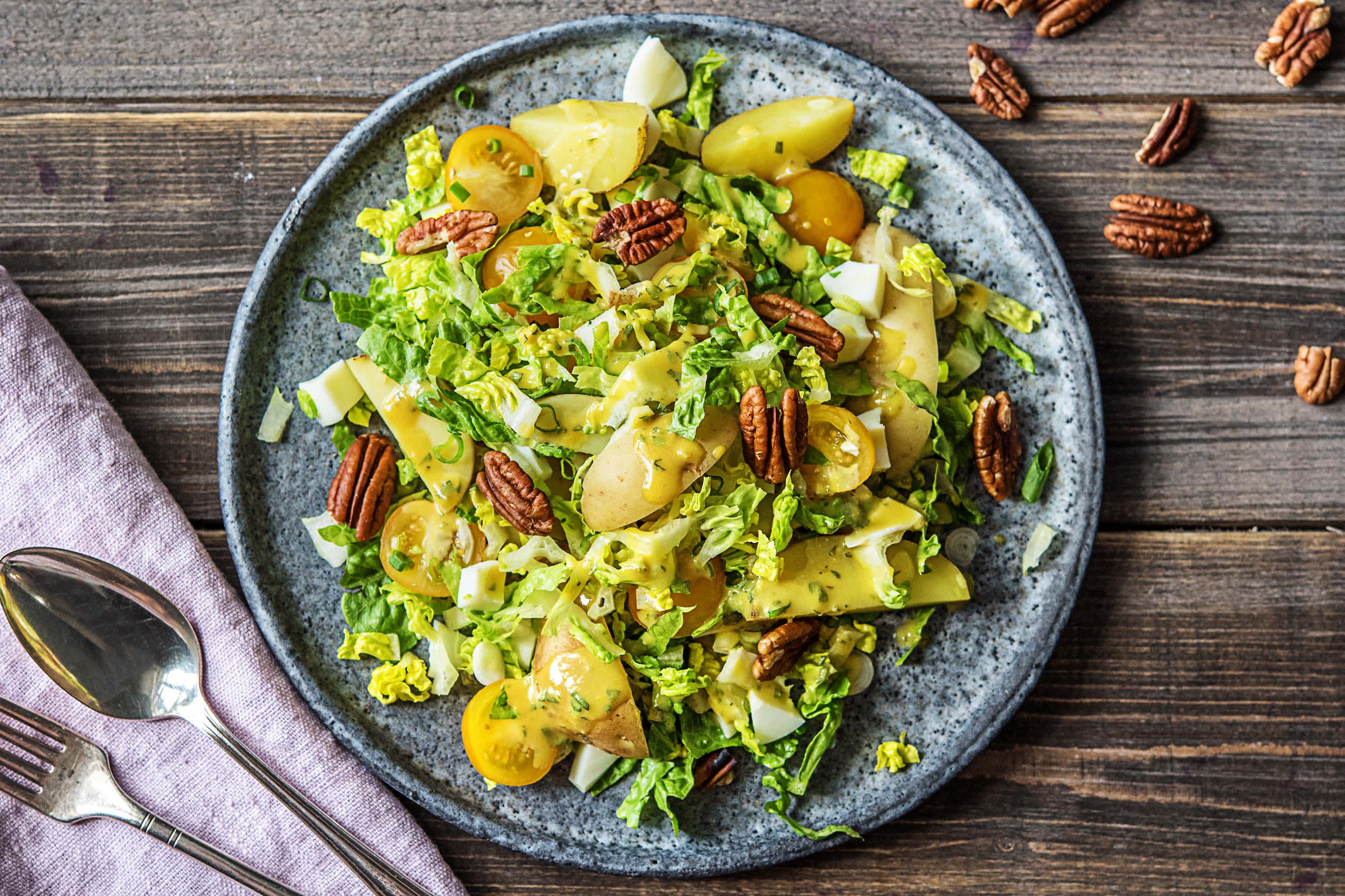 Zomerse krieltjessalade met sinaasappeldressing en pecannoten