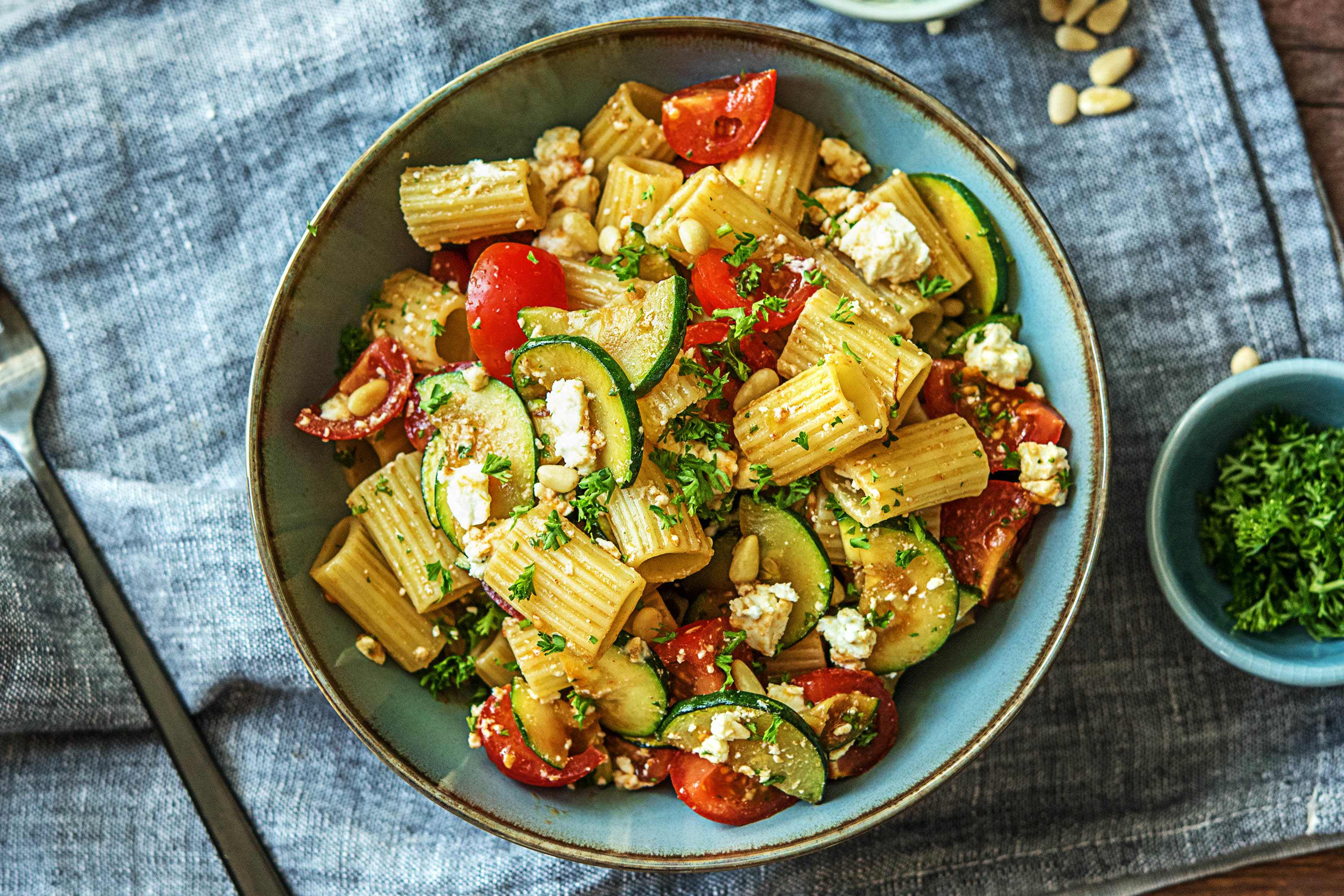Salade de rigatoni à la courgette et aux tomates cerises