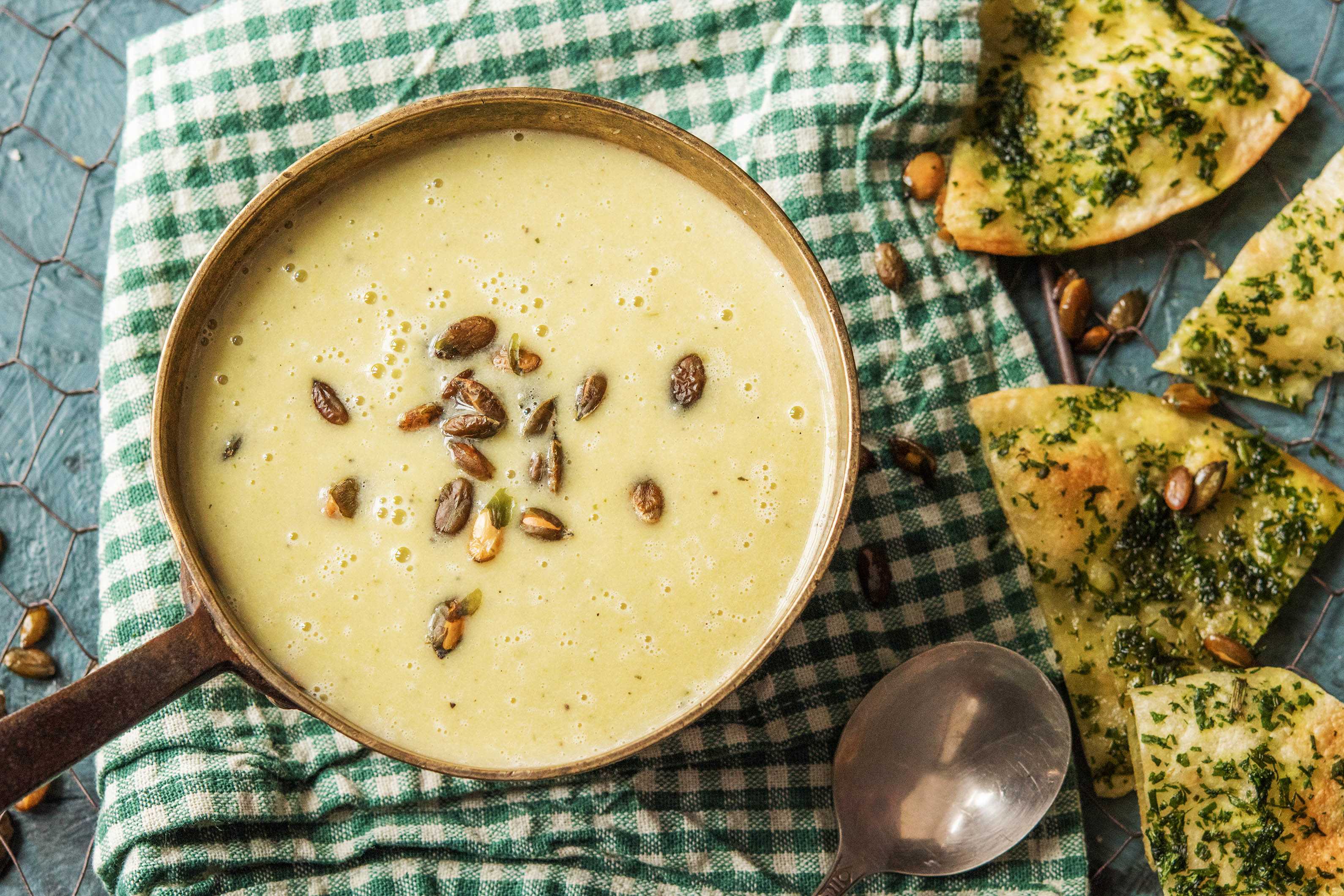 Cremige Petersilienwurzel-Lauch-Suppe