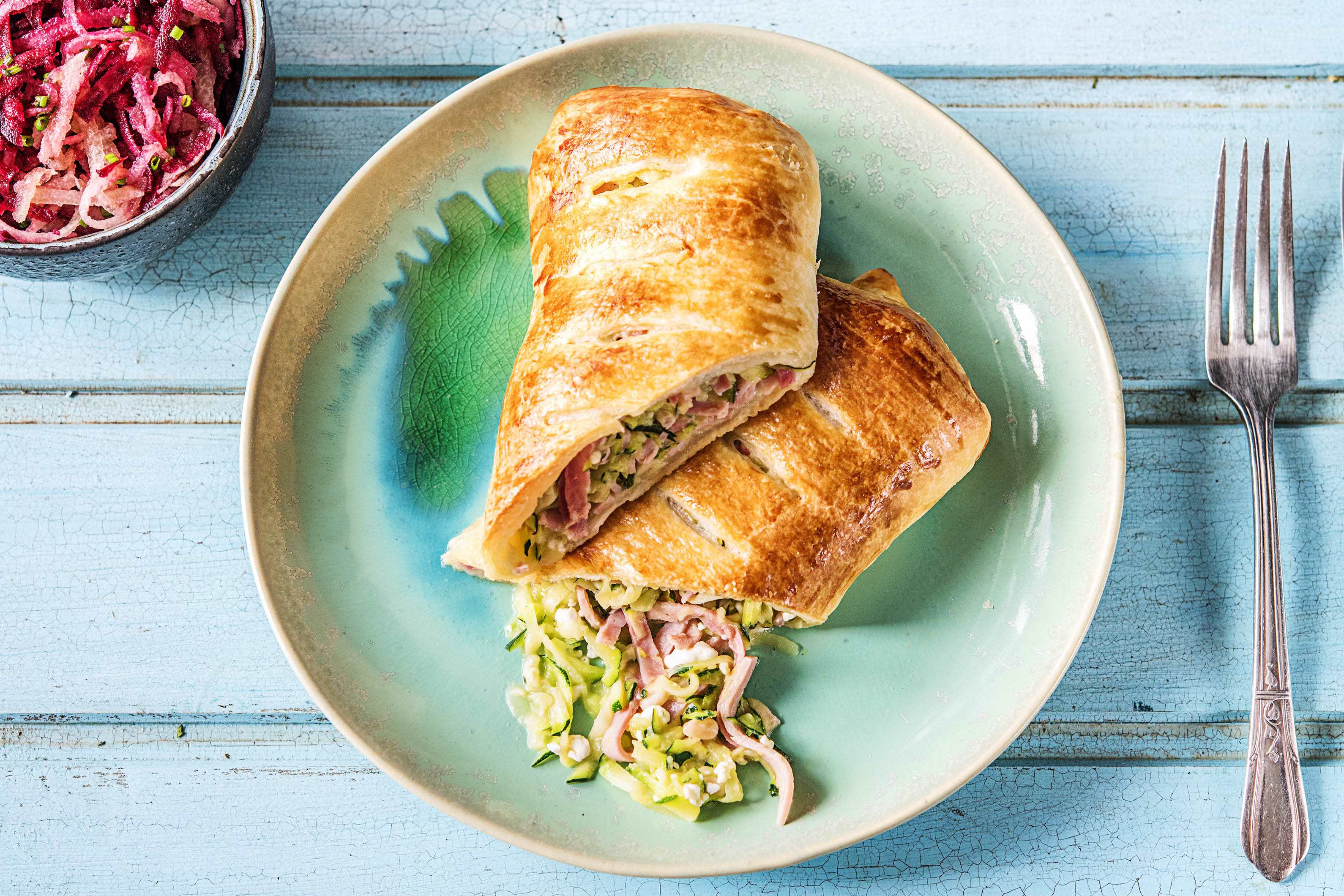 Goldbrauner Schinken-Zucchini-Strudel,