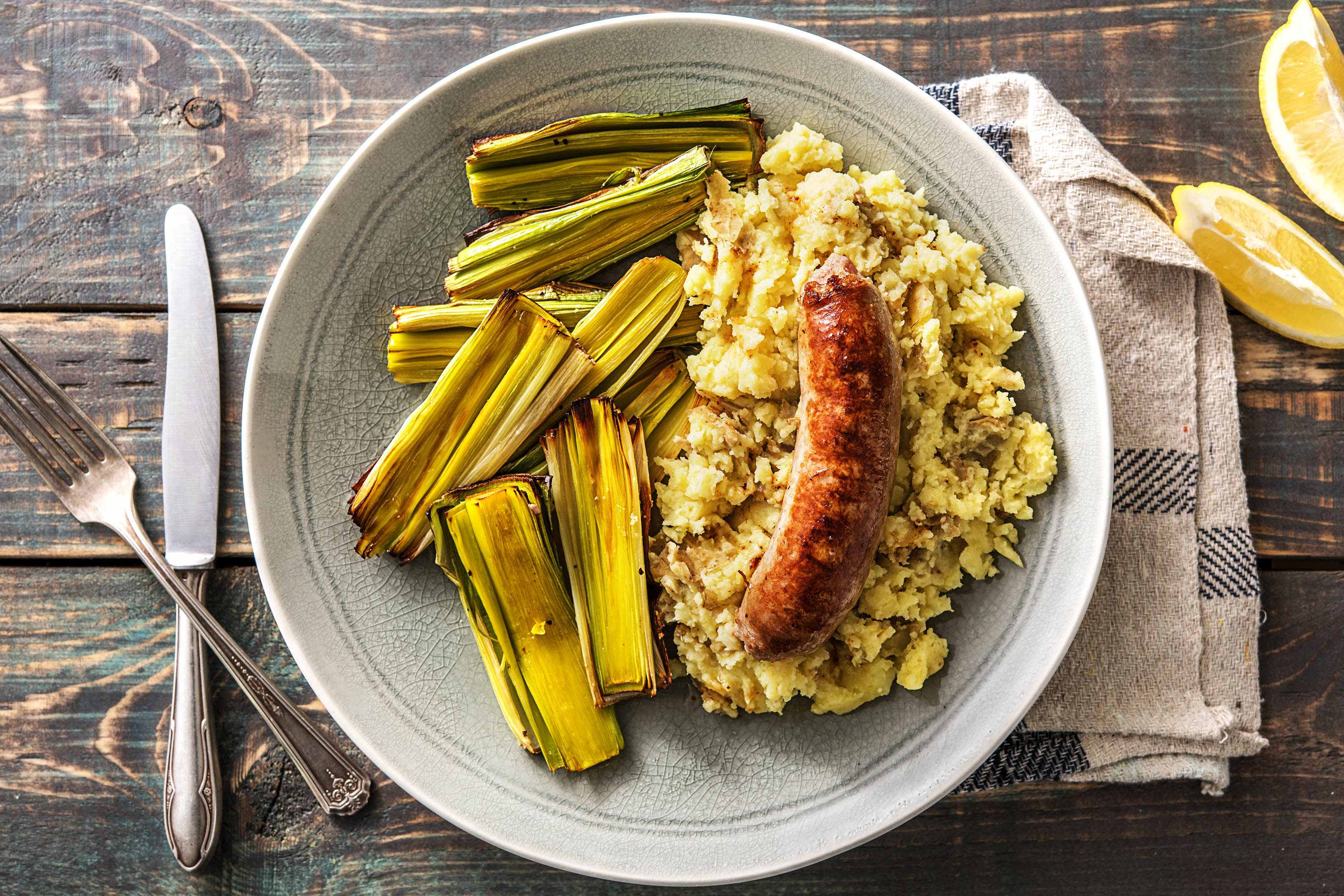 Poireau grille et saucisse de porc