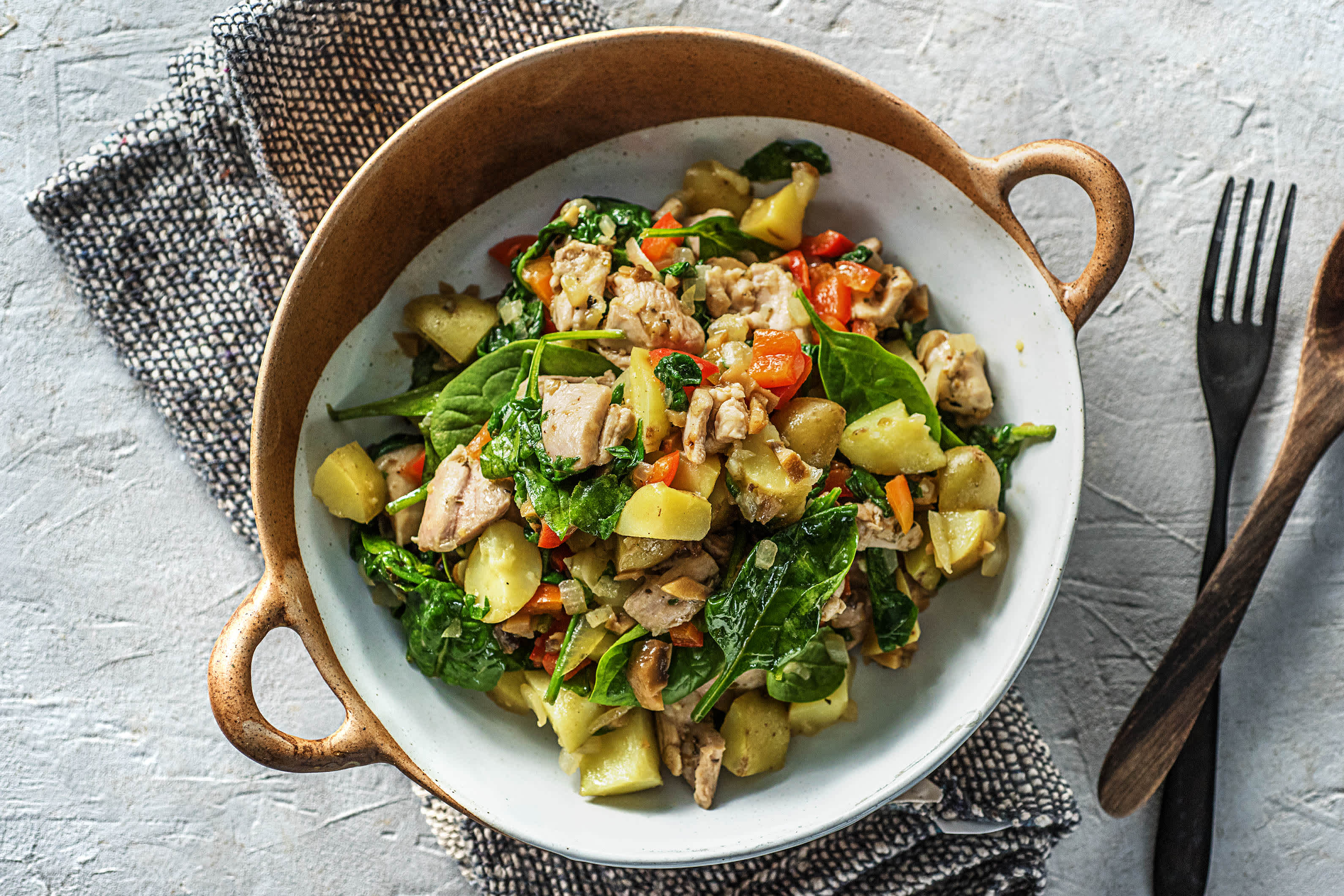 Kippendijreepjes met bospaddenstoelenpesto