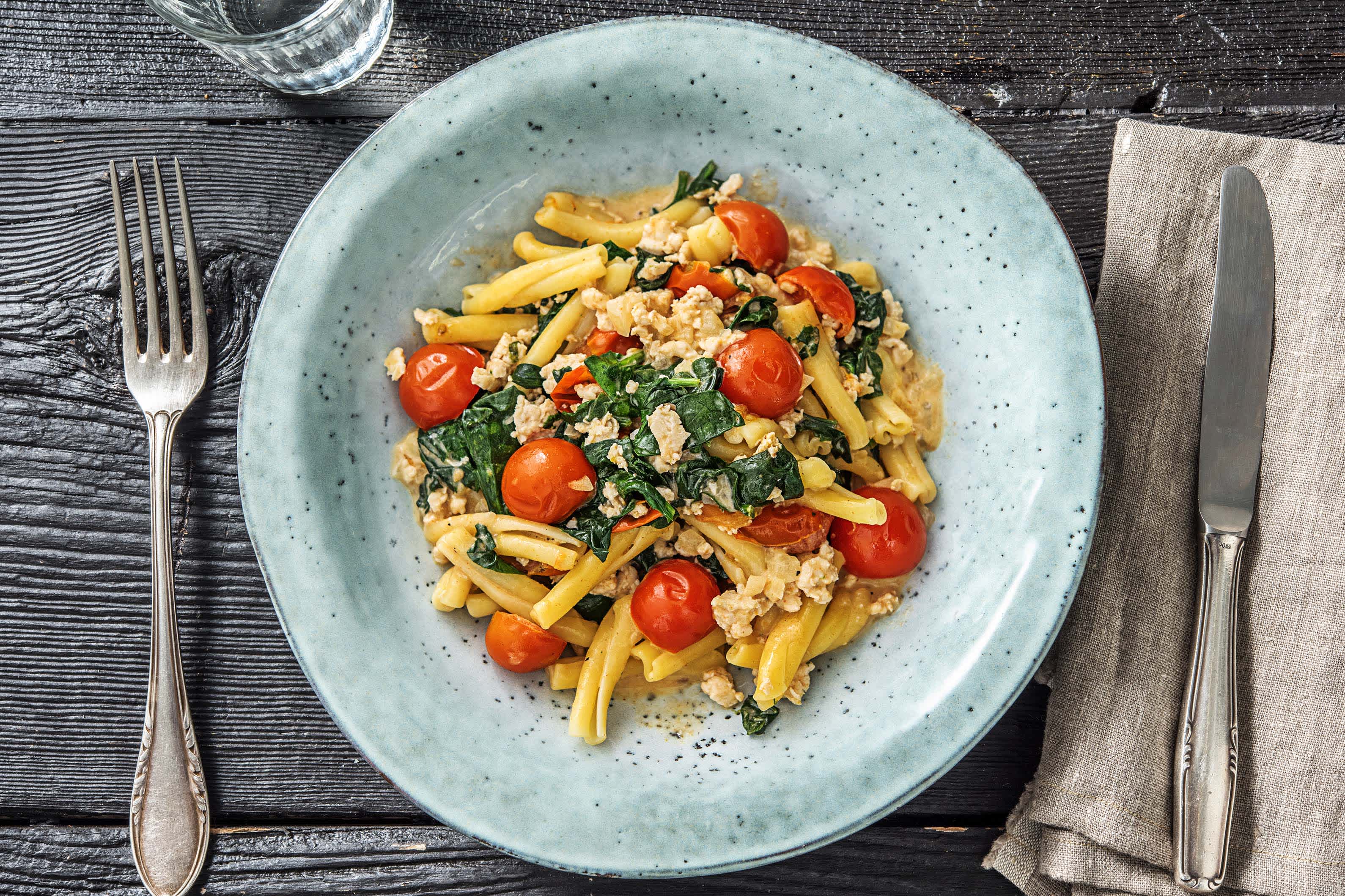 Casarecce au poulet haché et aux épinards