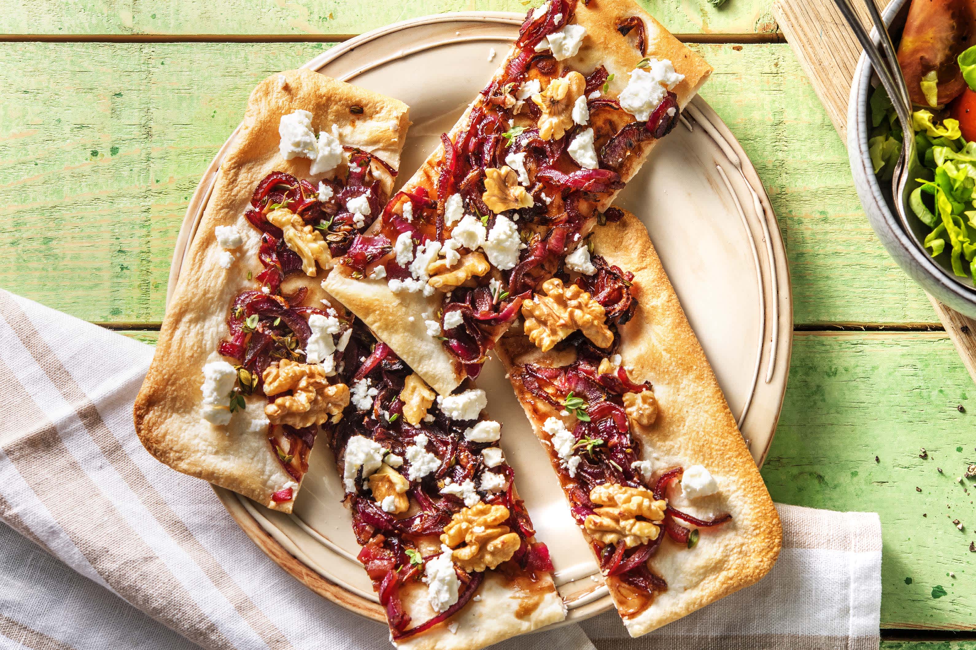 Flammekueche aux oignons caramélisés et feta