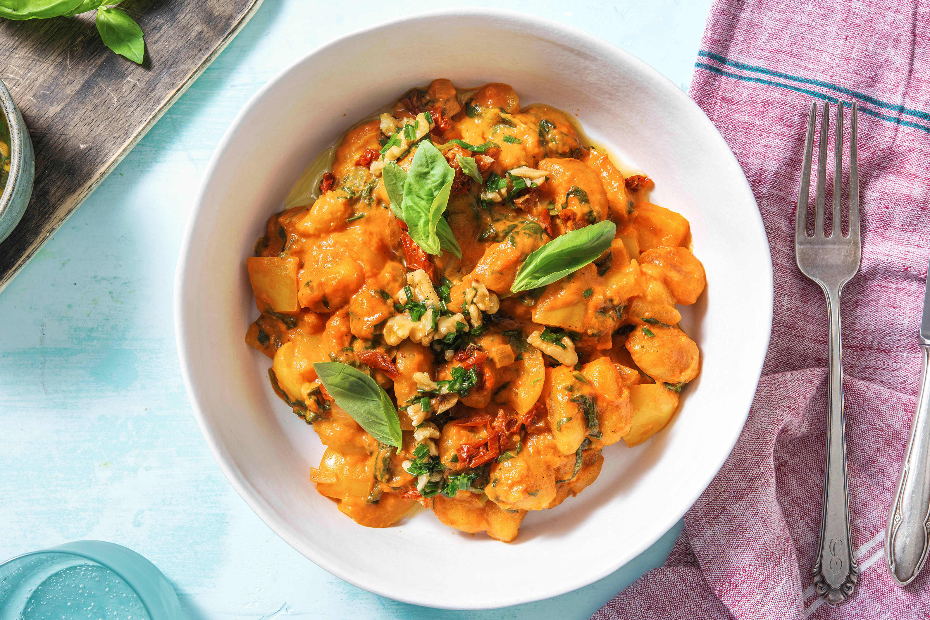 Gnocchi in cremiger Tomatensauce mit Spinat