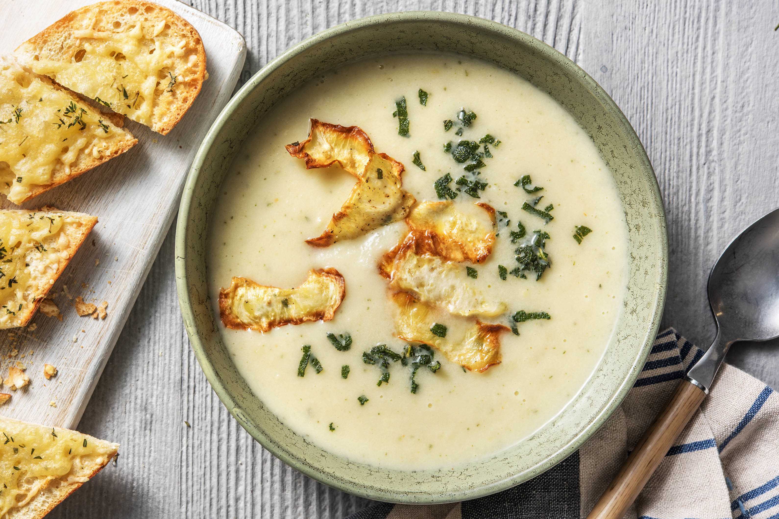Soupe de céleri-rave à la pomme