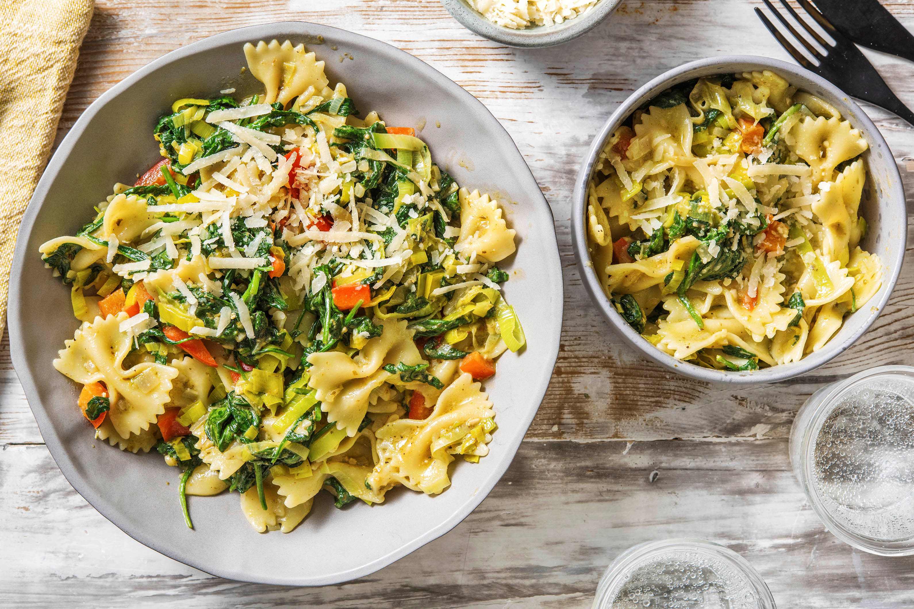 Farfalle avec une sauce épinards-poireau