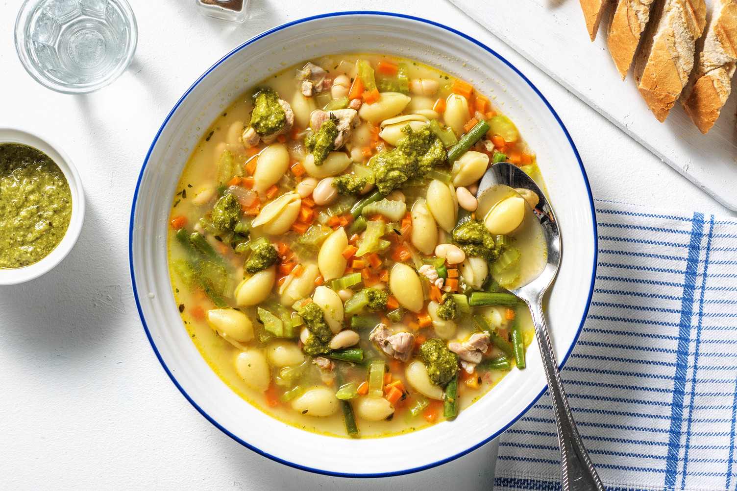 Soupe de légumes avec du poulet
