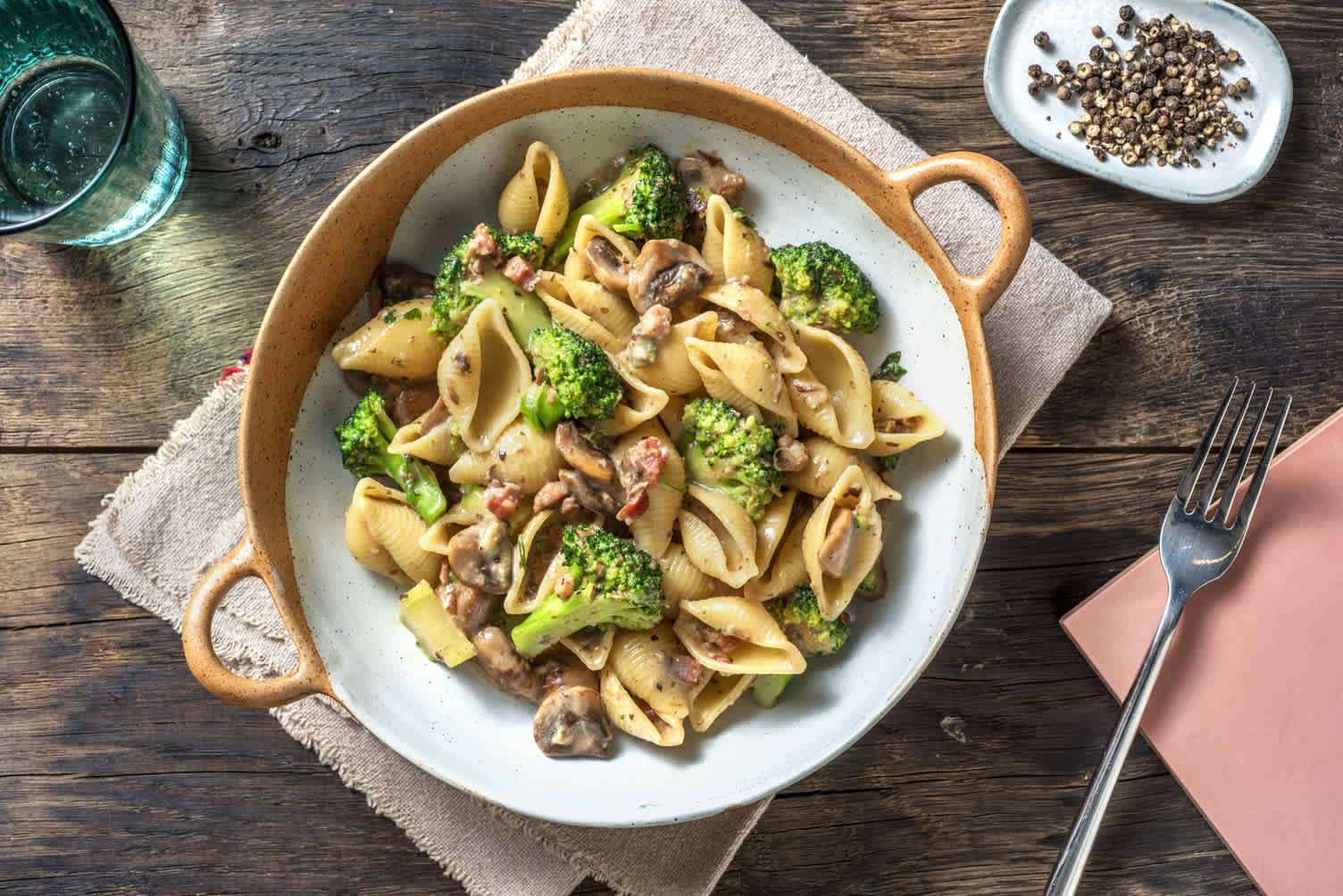 Conchiglie fraîches aux brocolis et aux lardons