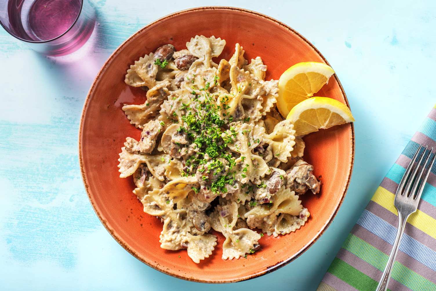 Pâtes au poulet haché et sauce à la crème