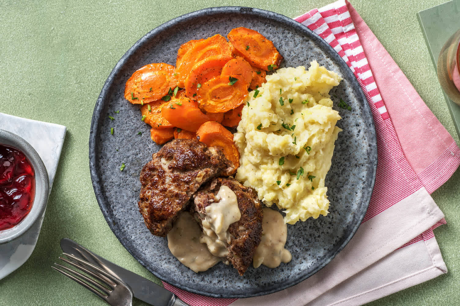 Hacktätschli mit Kartoffelstock