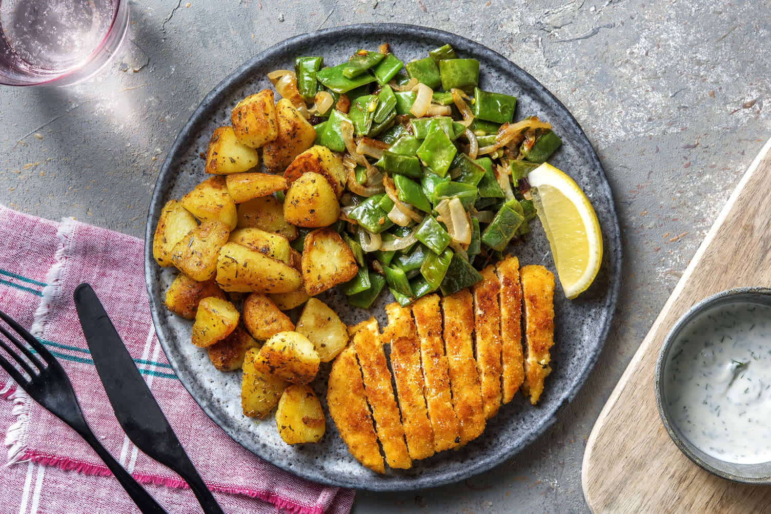 Vegetarische schnitzel met gebakken aardappeltjes