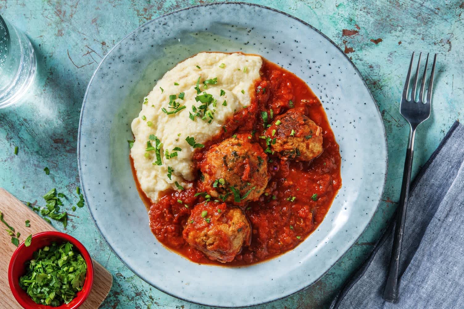 Varkensgehaktballen in tomatensaus