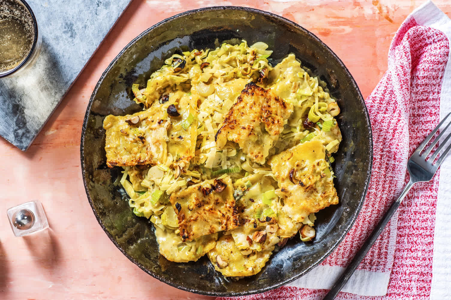Romige ovenschotel van ravioli met vadouvan