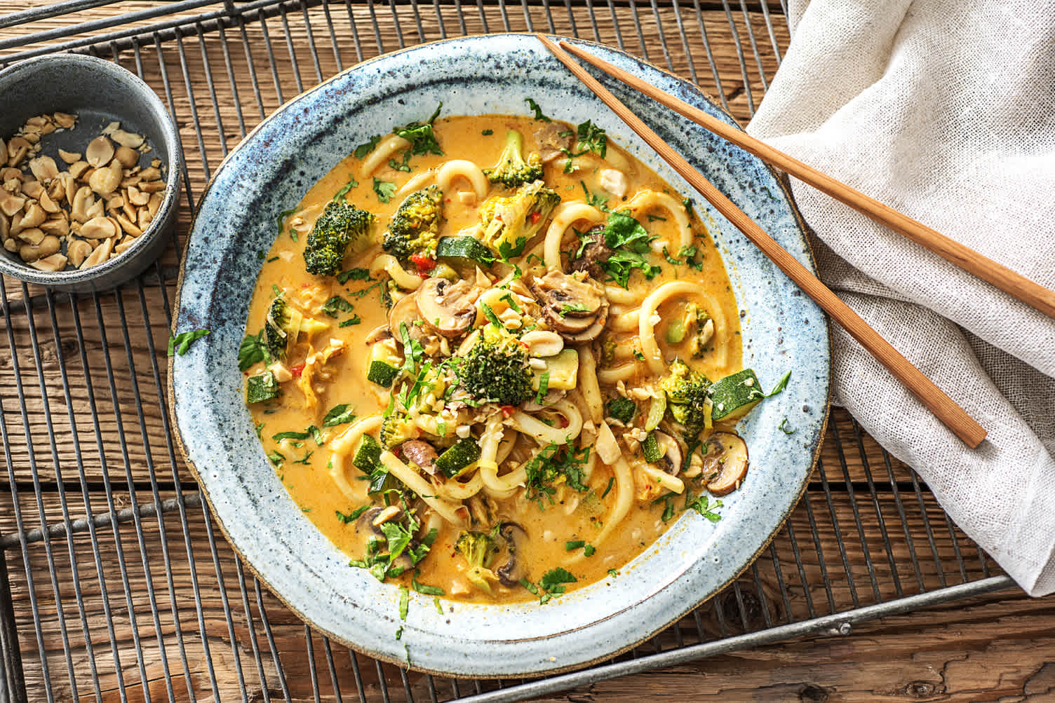 Soupe de nouilles udon au curry et lait de coco
