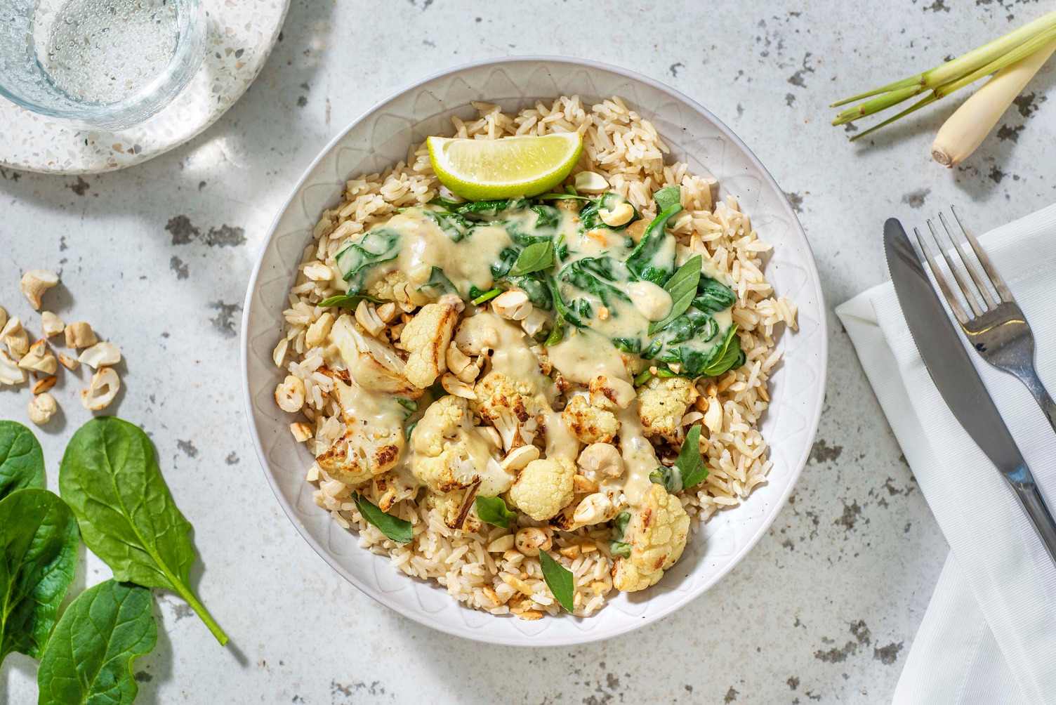 Geroosterde bloemkool in groene currysaus