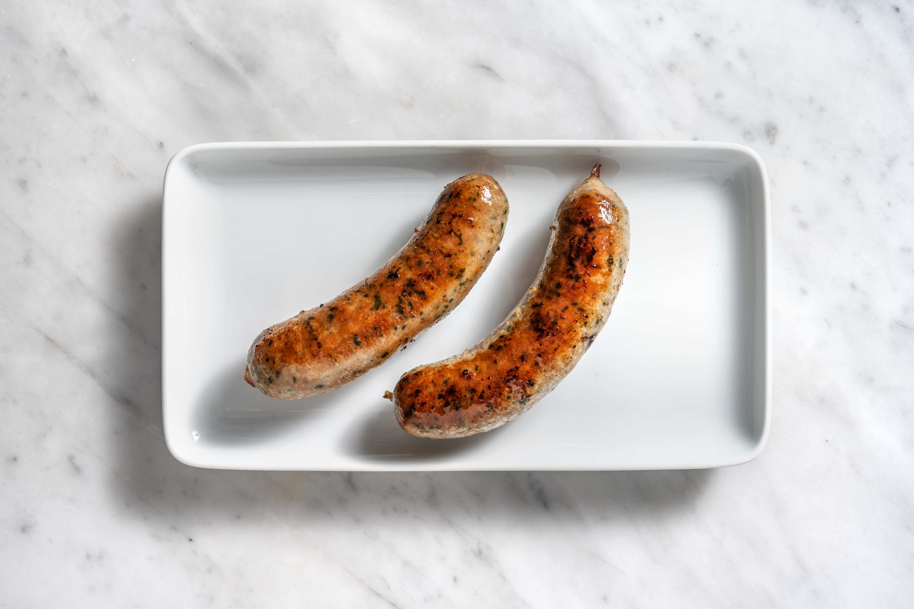 Varkensworst met cheddar en gestoofde rode ajuin  als extra