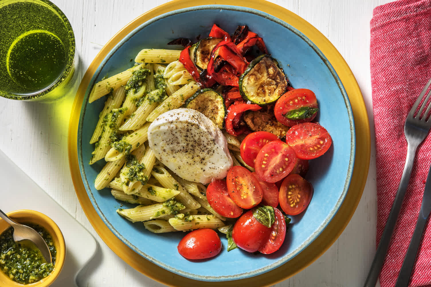 Italienische Pasta-Bowl mit Büffelmozzarella