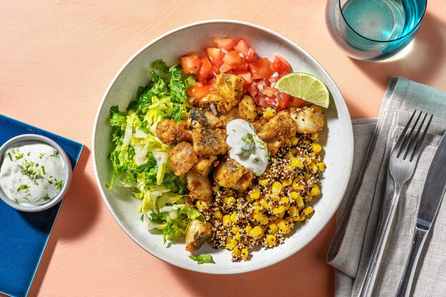 Mexikanische Fisch-Bowl mit buntem Quinoa