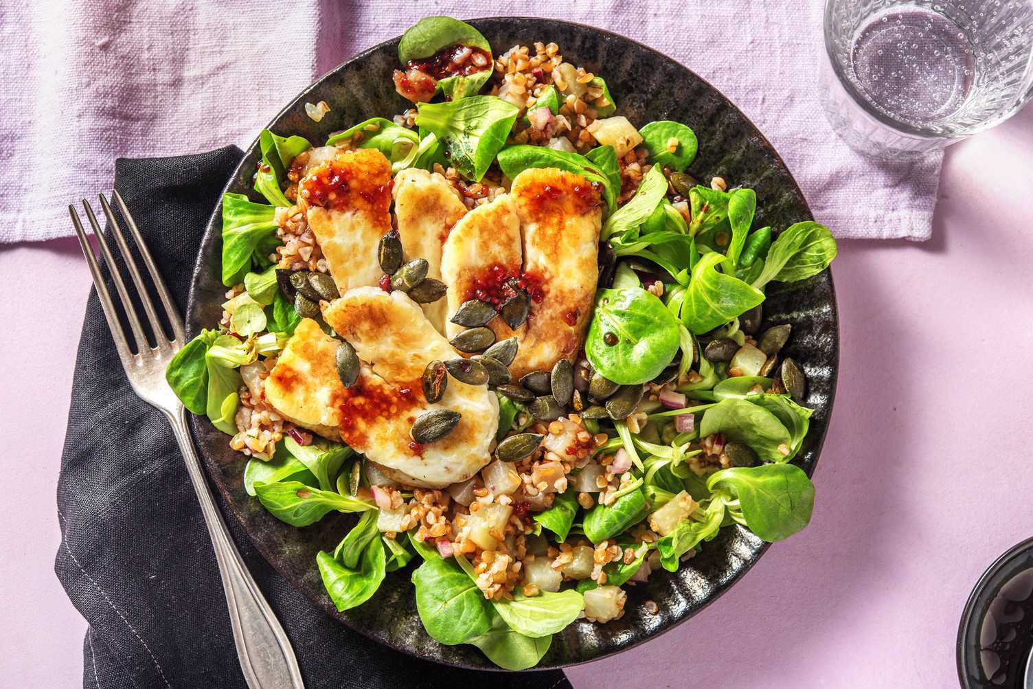 Salade de boulgour au halloumi grillé et chou-rave