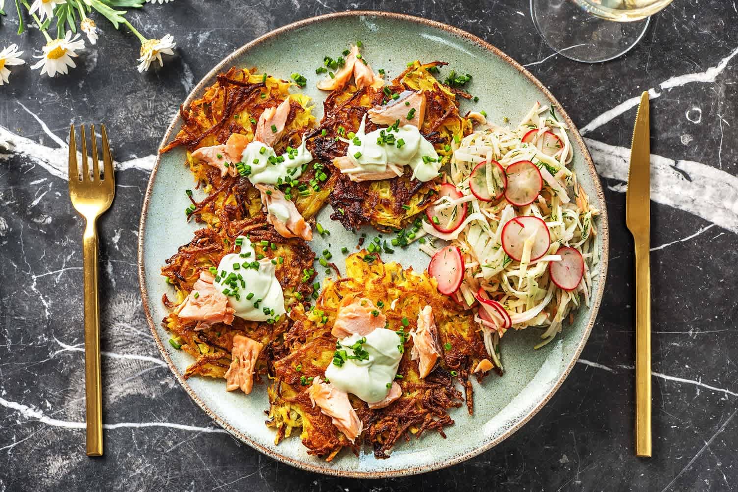 Rostis de pommes de terre & saumon fumé à chaud