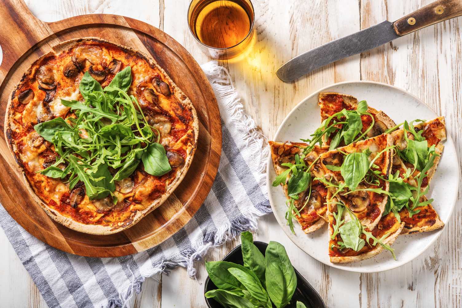 Platbroodpizza funghi