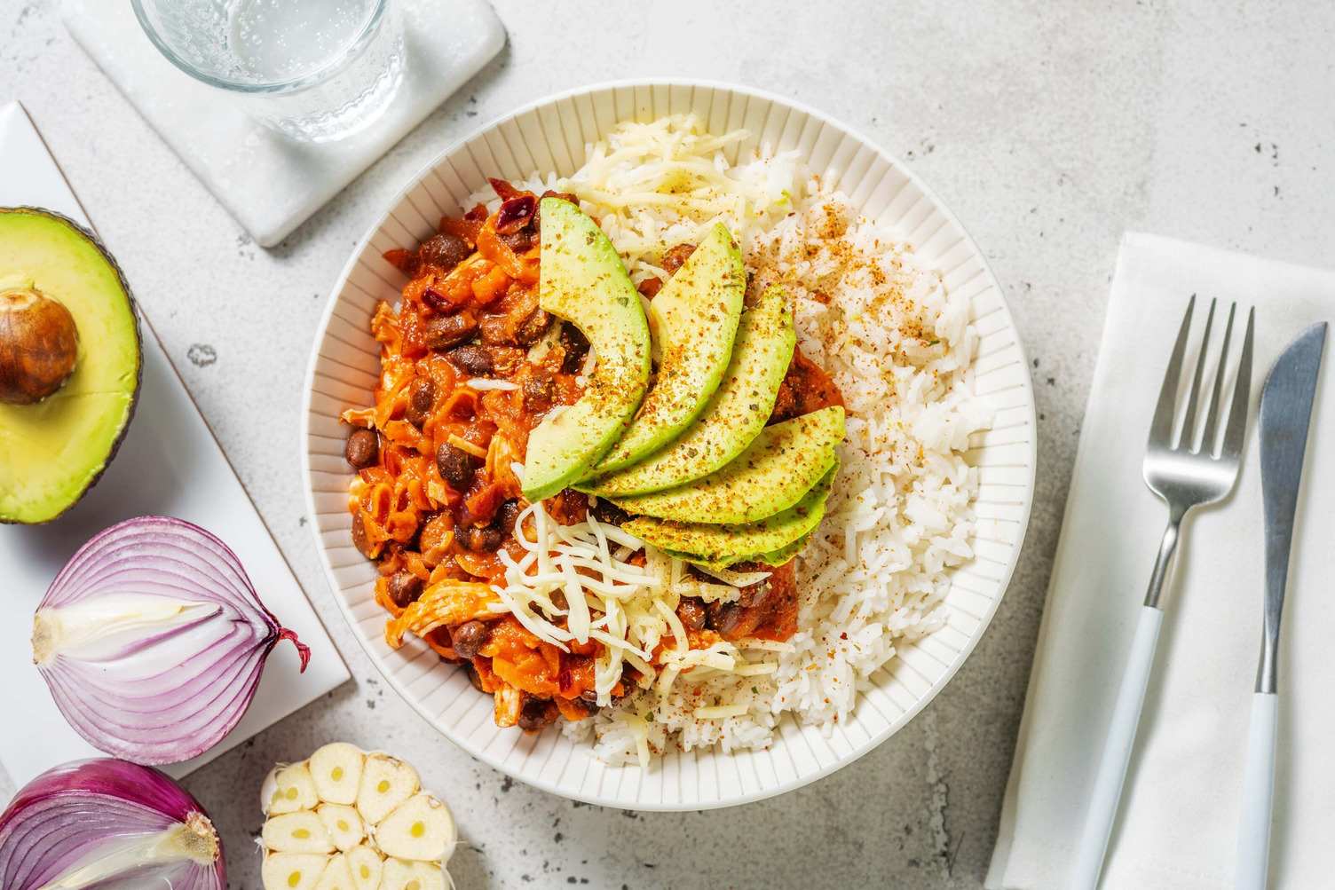 Bowl tex-mex au poulet & haricots noirs