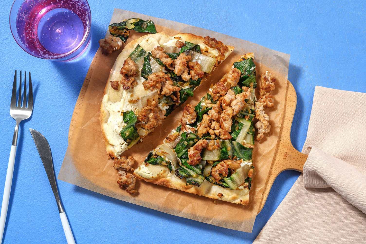 Pinsa alla pugliese con salsiccia e ricotta