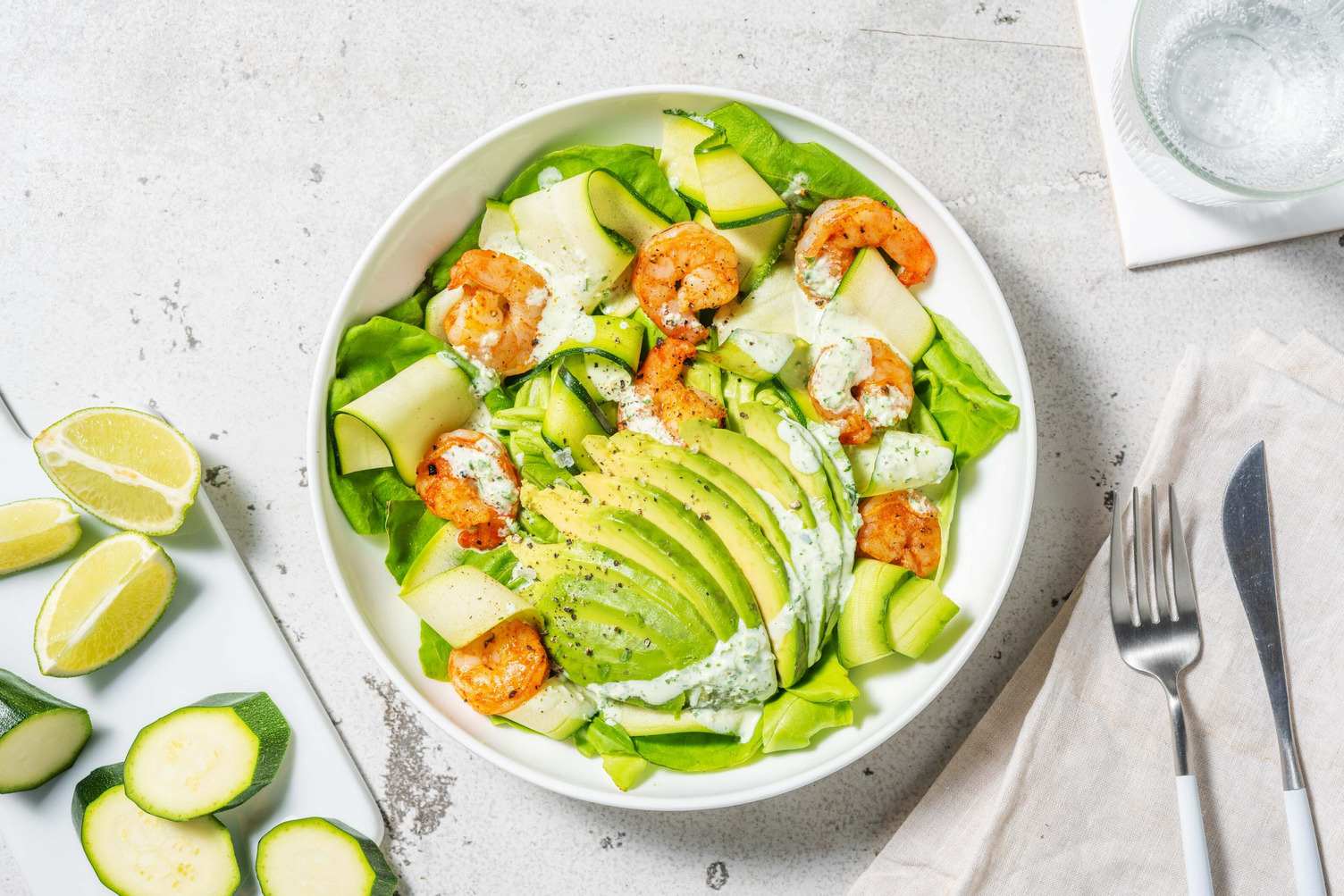 Salade d'avocat, crevettes & courgette