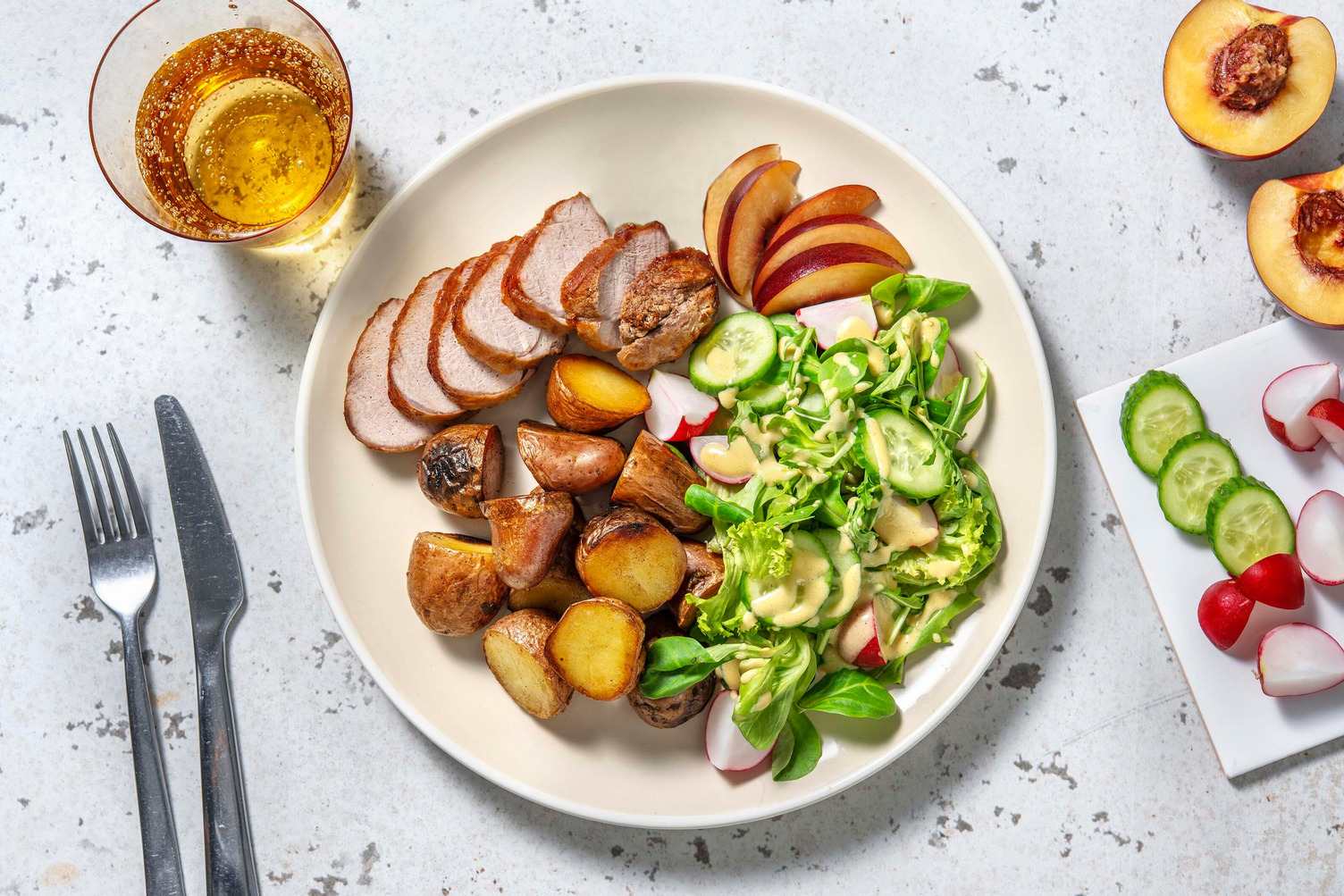 Filet mignon de porc et nectarine grillée