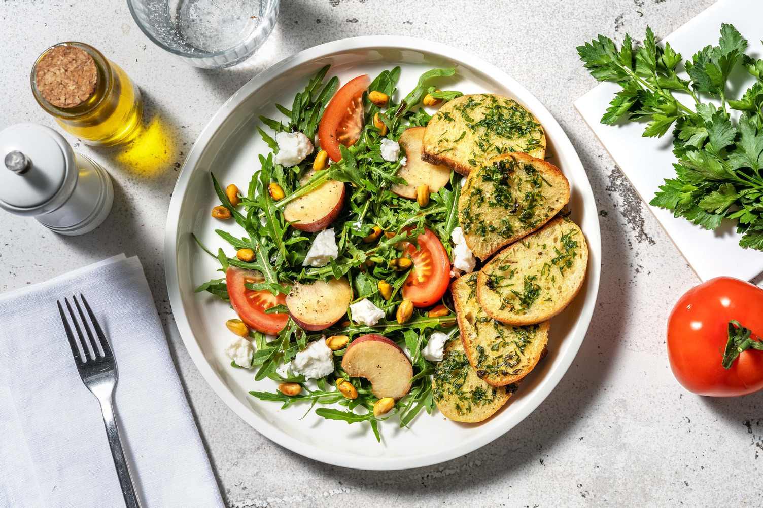 Salade de chèvre, nectarine & tomate