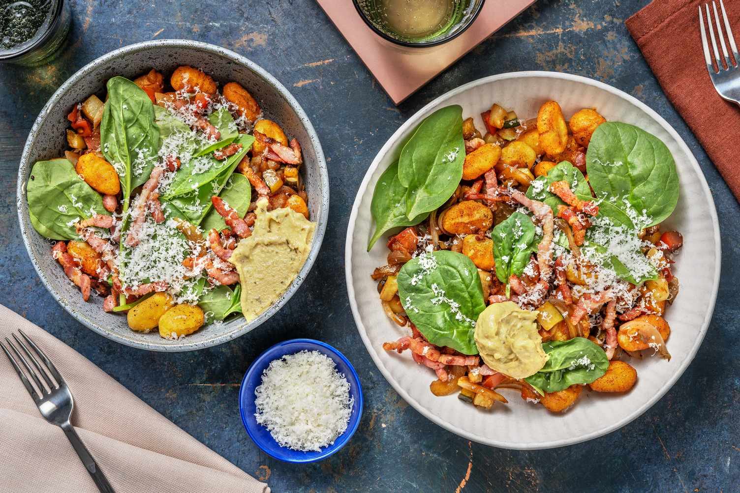 Ovnsbakt gnocchi og sprøstekt bacon
