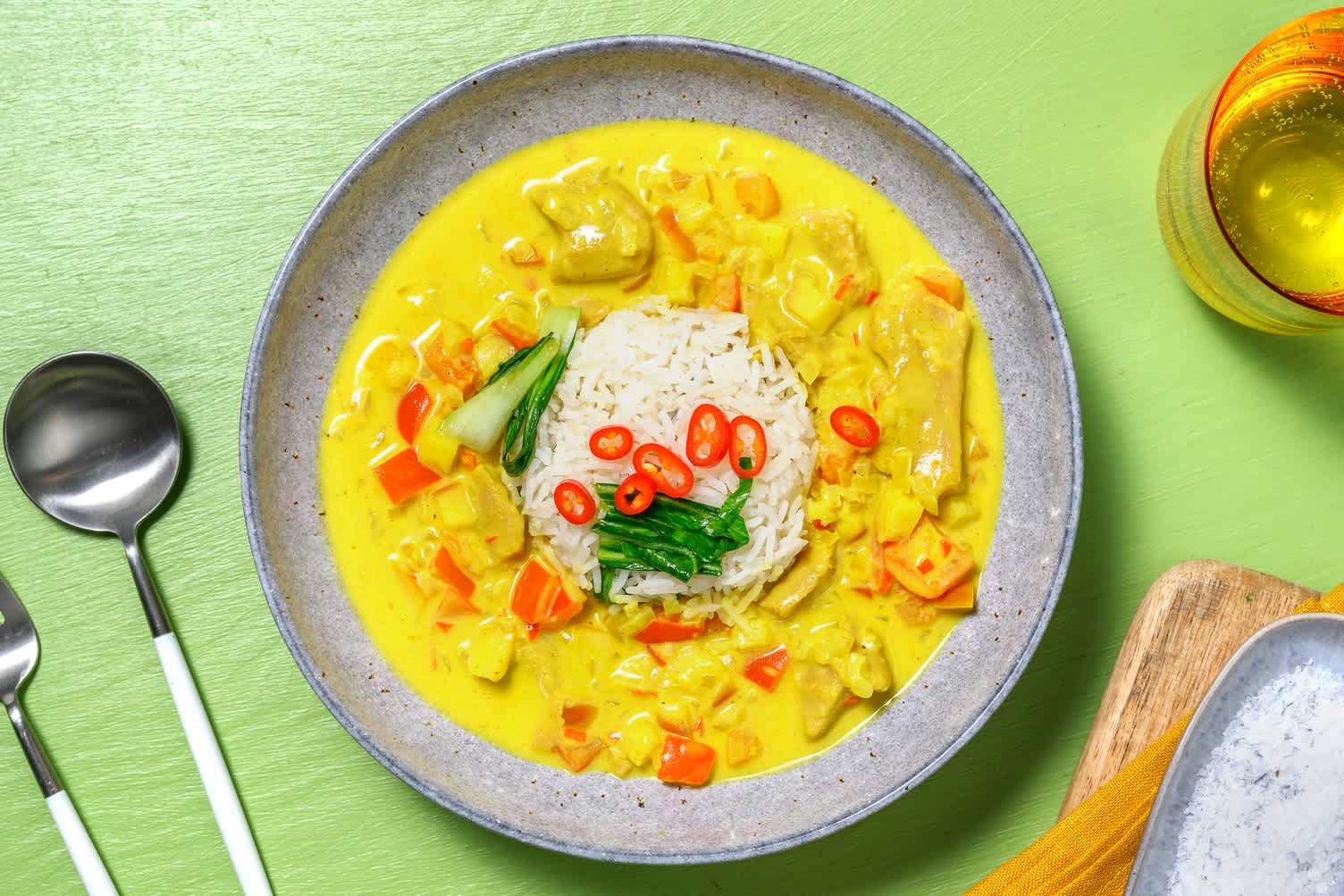 Curry d'émincés de poulet végé et pak-choï