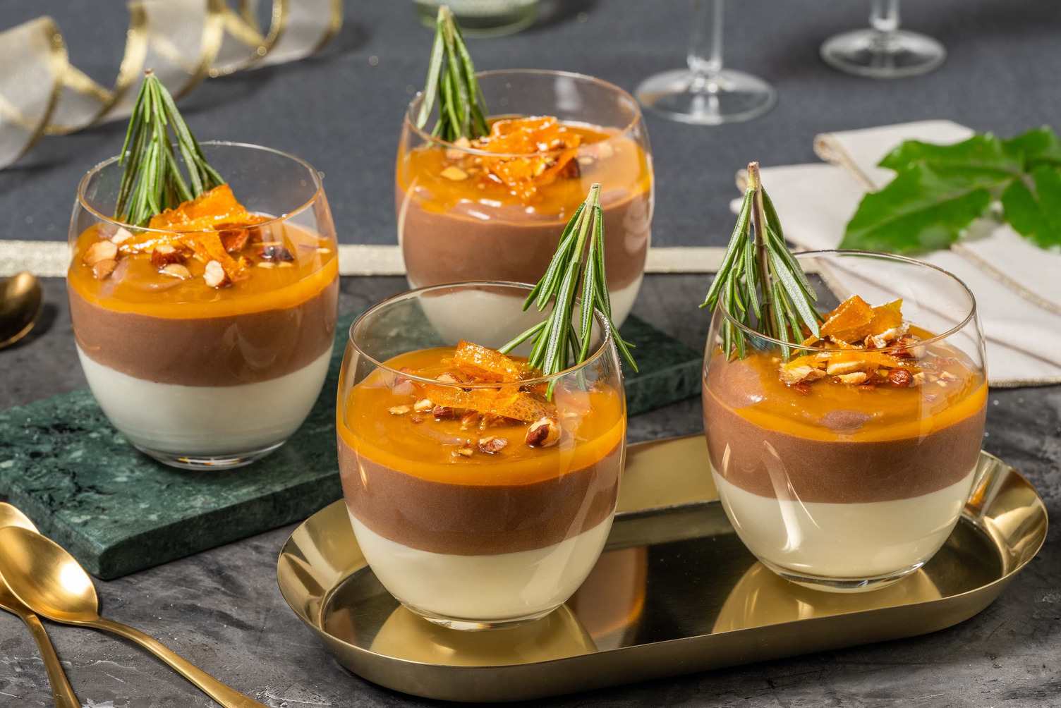 Chocolademousse met appelsiencoulis