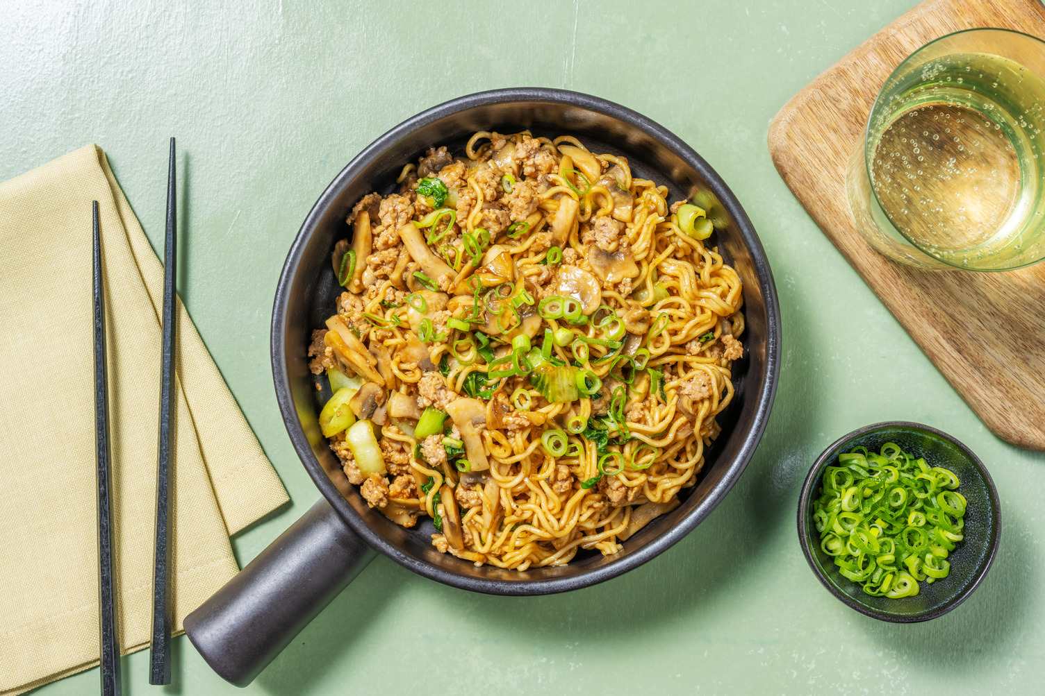 Fideos japoneses estilo teriyaki con cerdo