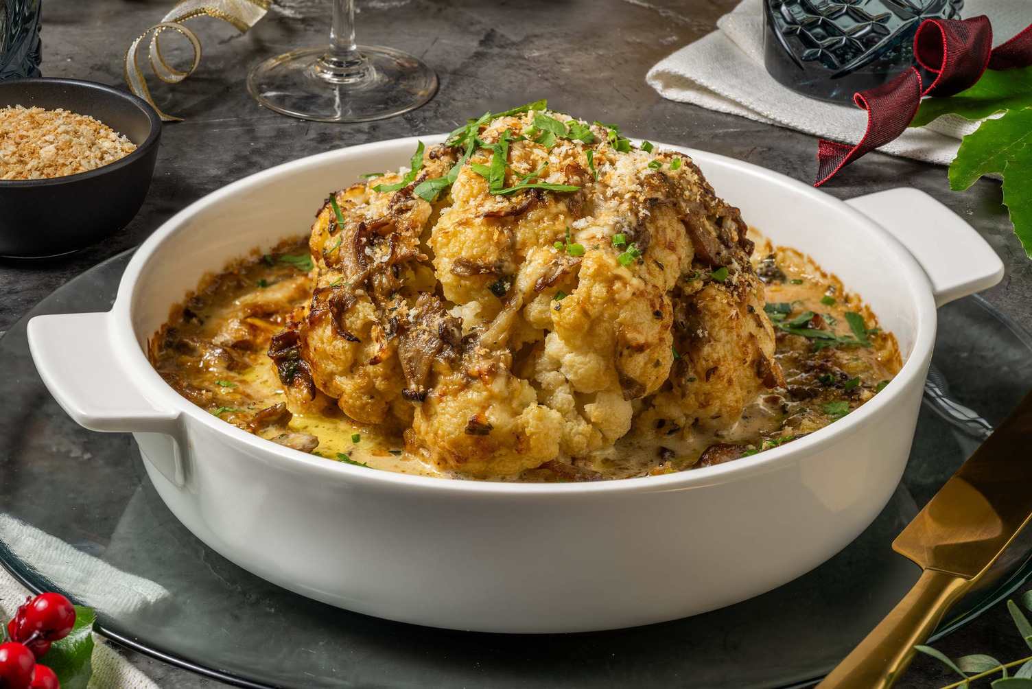 Chou-fleur gratiné en sauce aux deux fromages et champignons