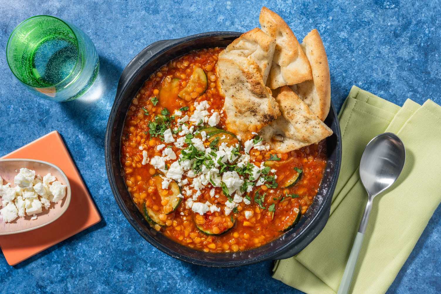 Ragoût aux filets de poitrine de poulet et aux lentilles et légumes façon harissa