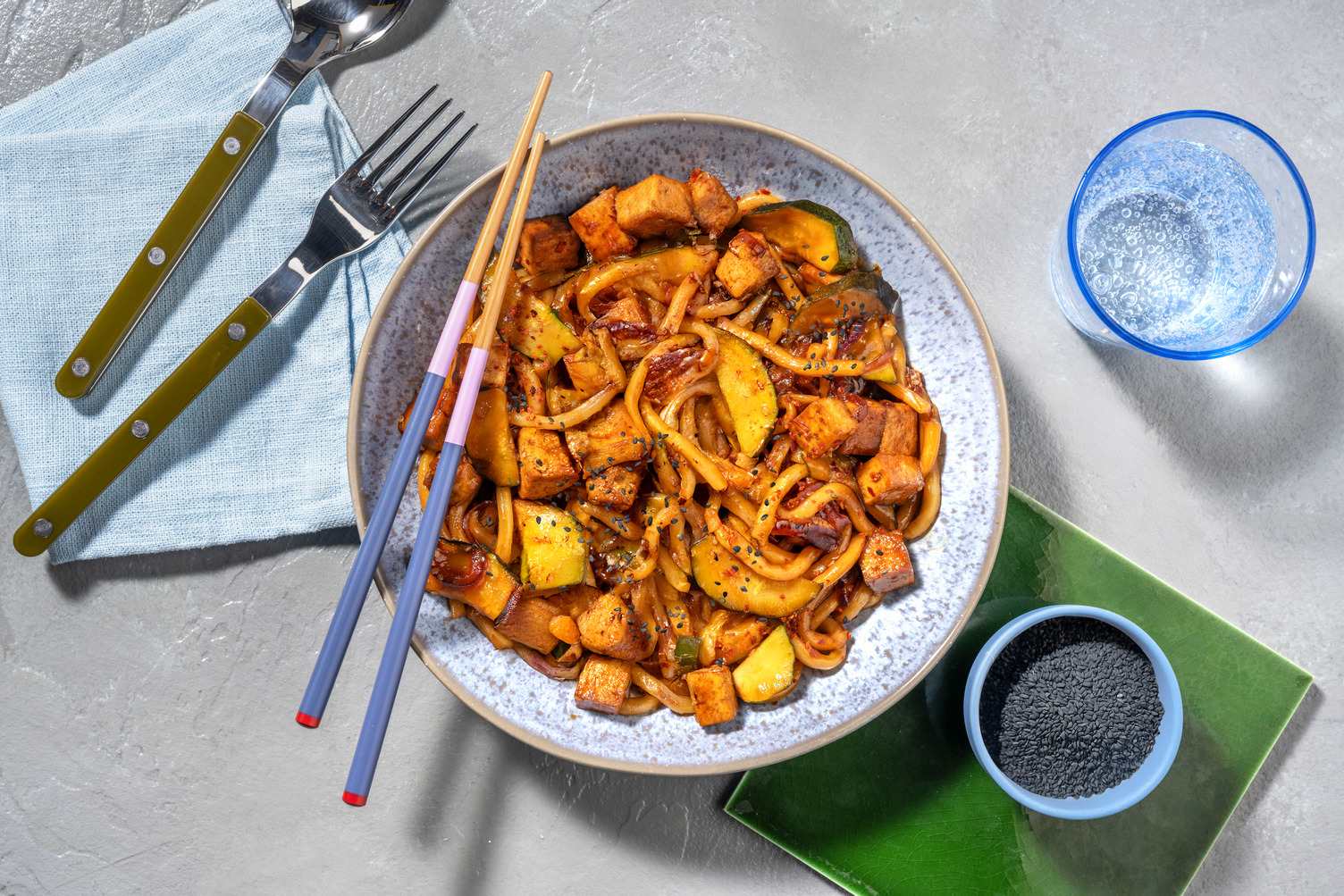 Fideos con tofu salteado al estilo japonés