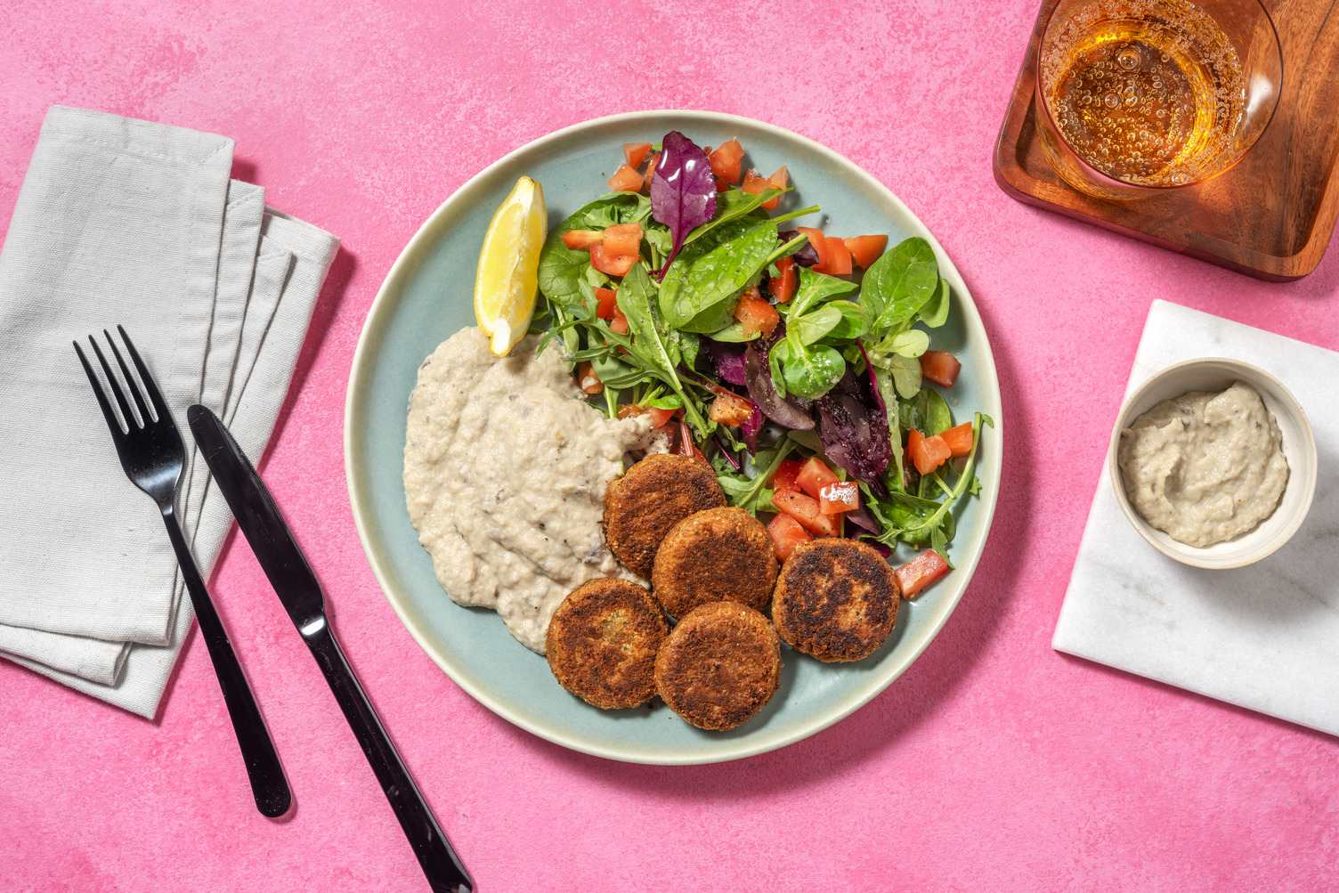 Falafel su salsa babaganoush di melanzane