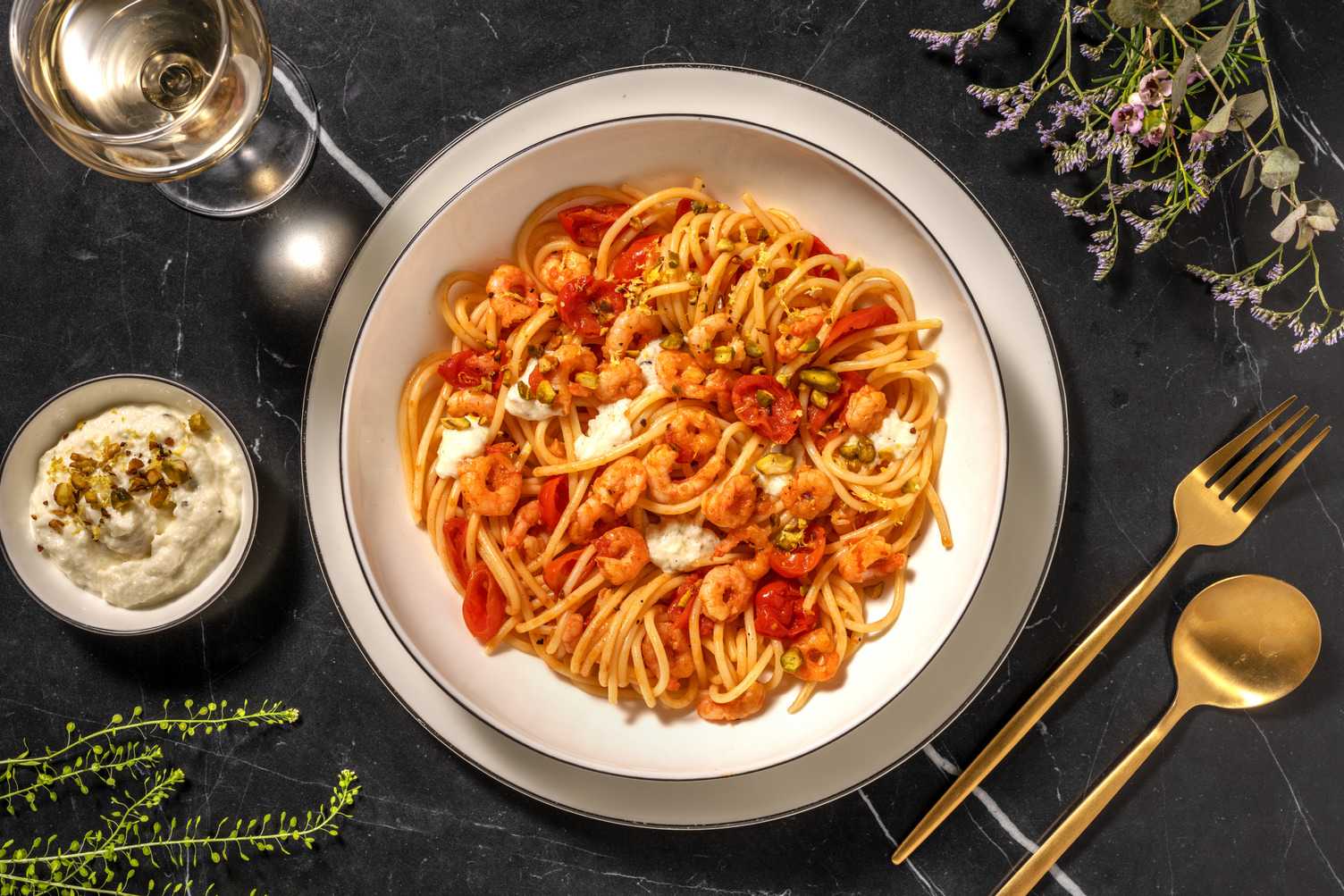 Spaghettoni ai gamberetti e burrata