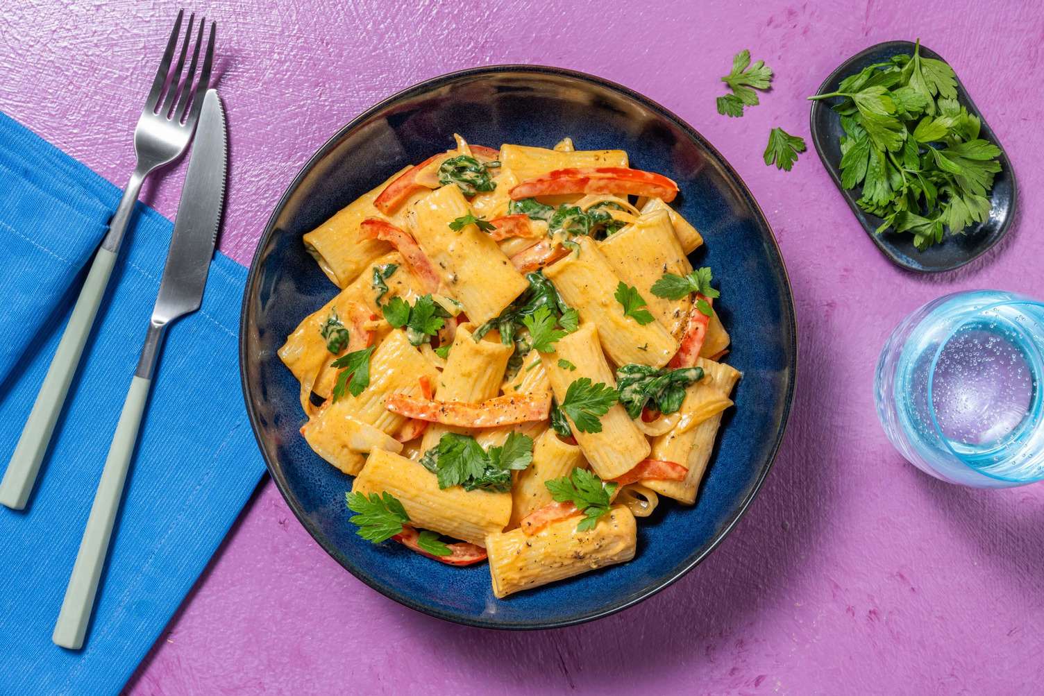 Rigatoni i ost- og paprikasaus