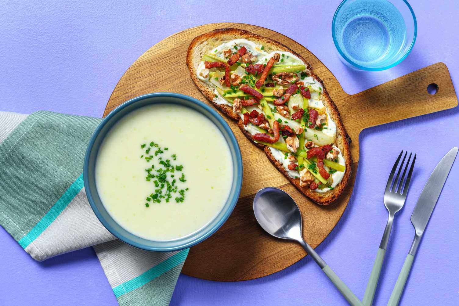 Soupe & tartine gourmande poireaux-lardons