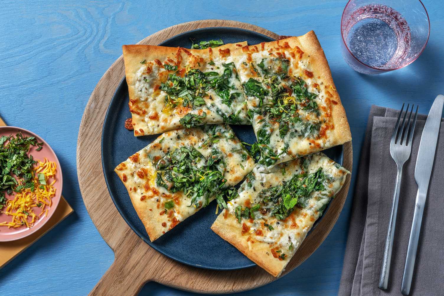 Pizza met ricotta en babyspinazie