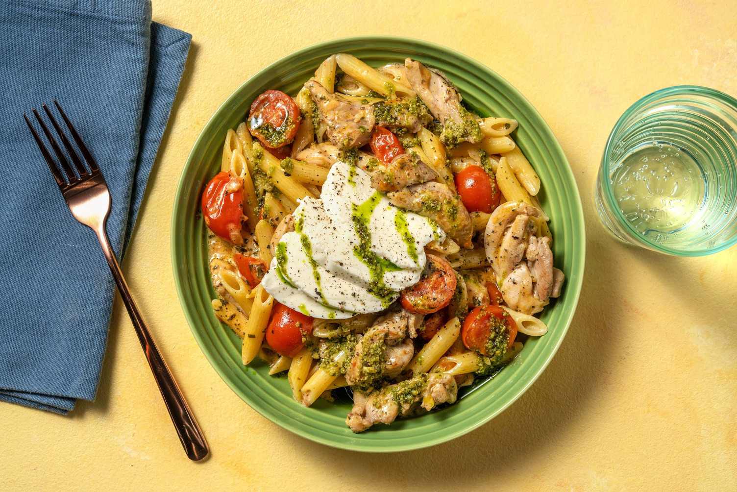 Pâtes aux émincés de poulet et mozzarella