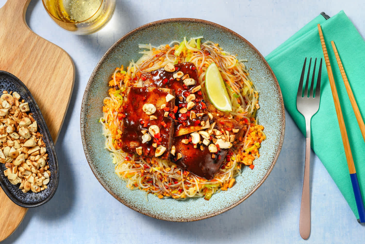 Bún Vit! Nudelsalat mit knusprigem Tofu