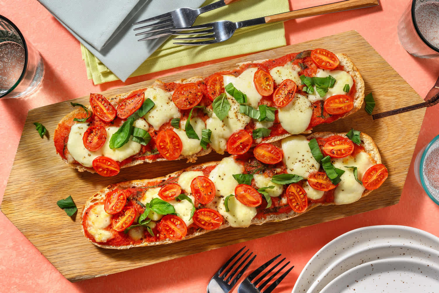 Tomaat-mozzarella brood uit de oven