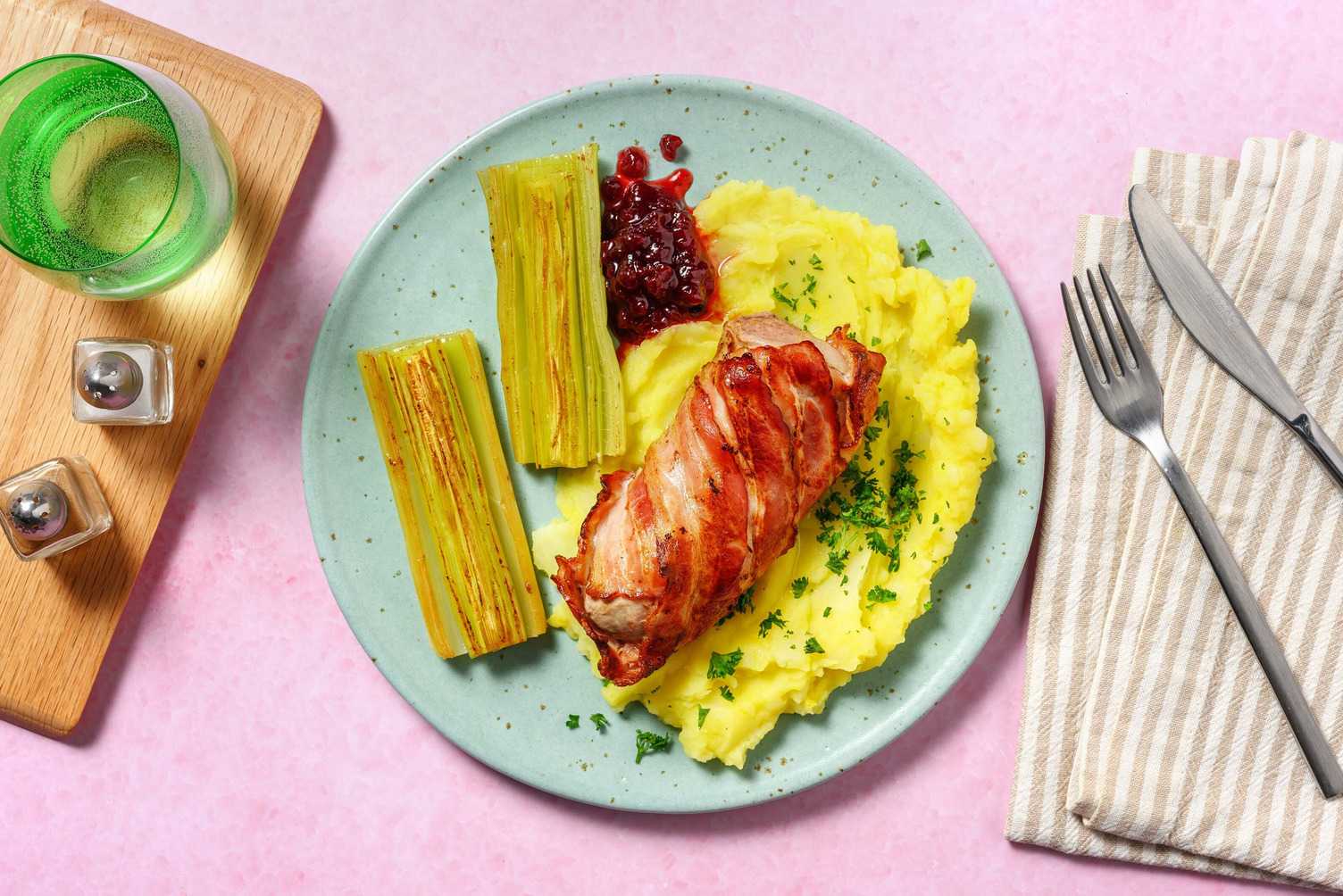 Varkenshaas in bacon met aardappelpuree